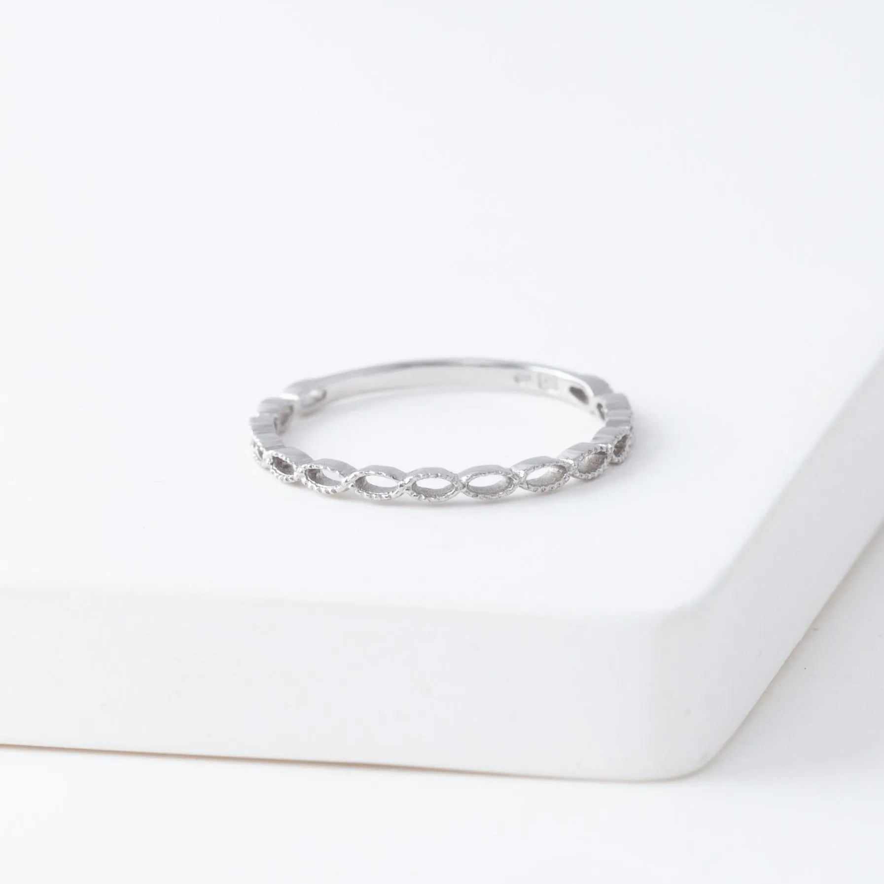 Repeat small oval ring - white gold